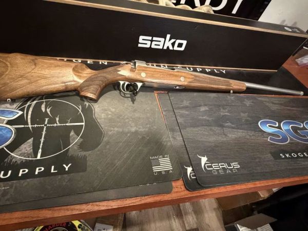 Sako 90 Hunter Stainless 7mm PRC — Serial # LL7774